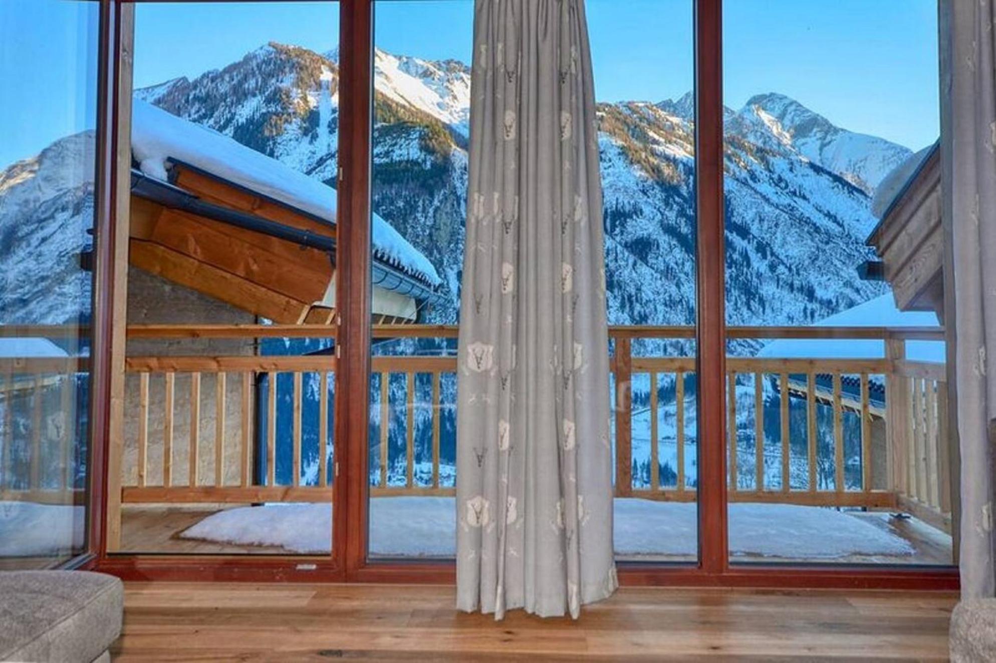 Beautiful Austrian Style Chalet At The Ski Slope *